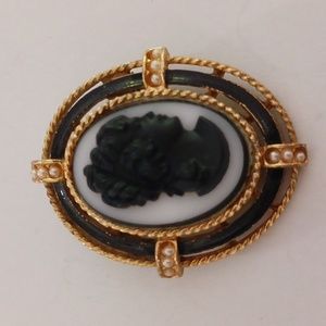 Lisner cameo pin